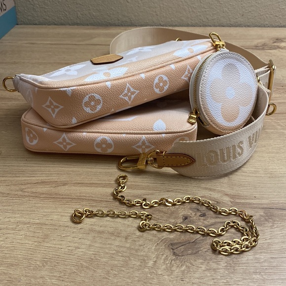 LOUIS VUITTON Monogram Giant By The Pool Multi Pochette Accessories - Picture 15 of 16